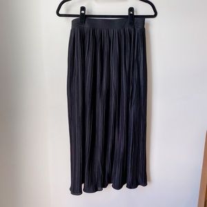 LOFT pleated black skirt. Size M.
